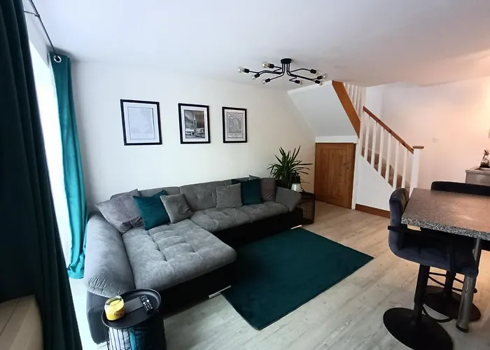 Entire Modern Cottage Close To Beach - Pet Friendly