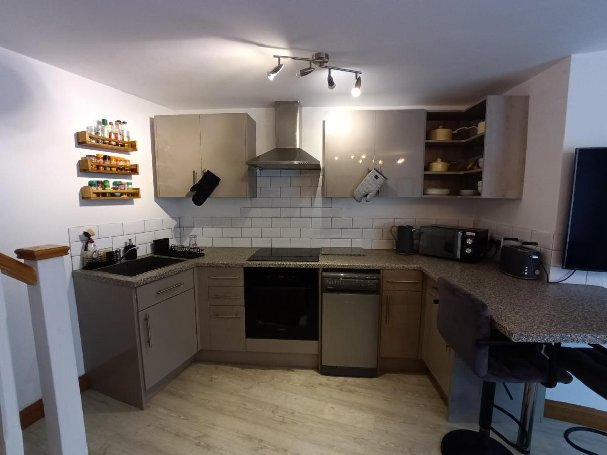 Entire Modern Close To - Pet Friendly *